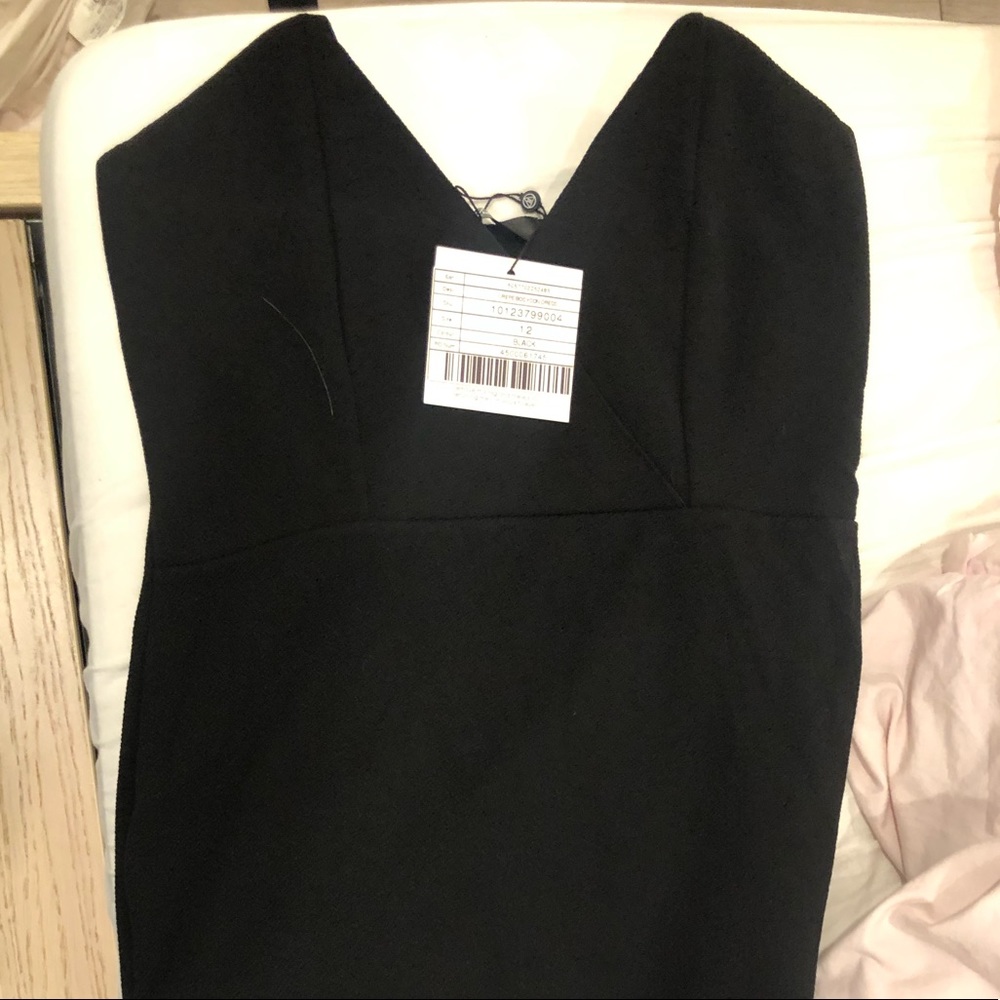 Crepe body con dress. NWT. - Picture 2 of 3